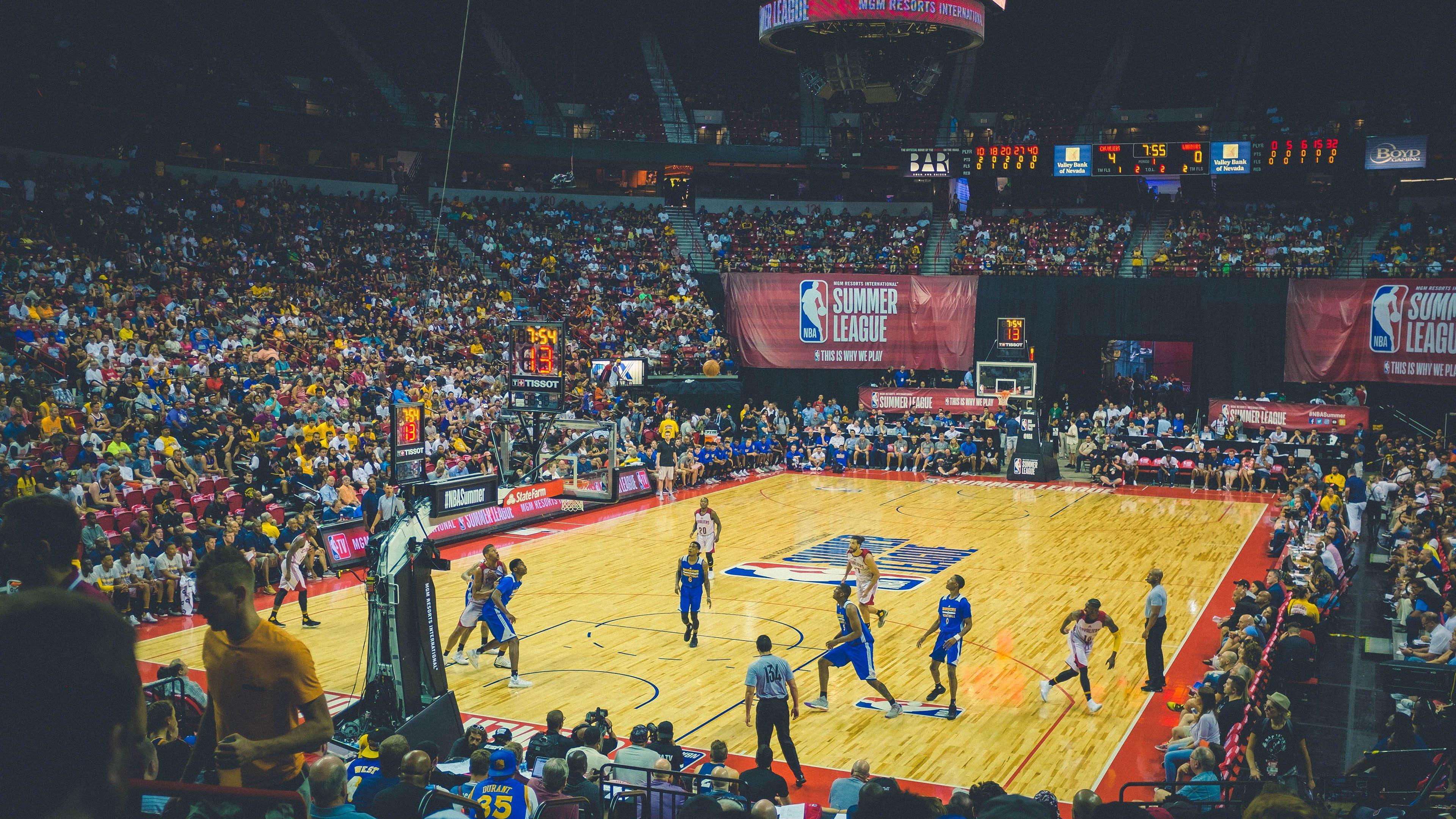 拜仁慕尼黑与巴塞罗那竞逐中场新星阿斯拉尼，球员公开表态寻求转会突破