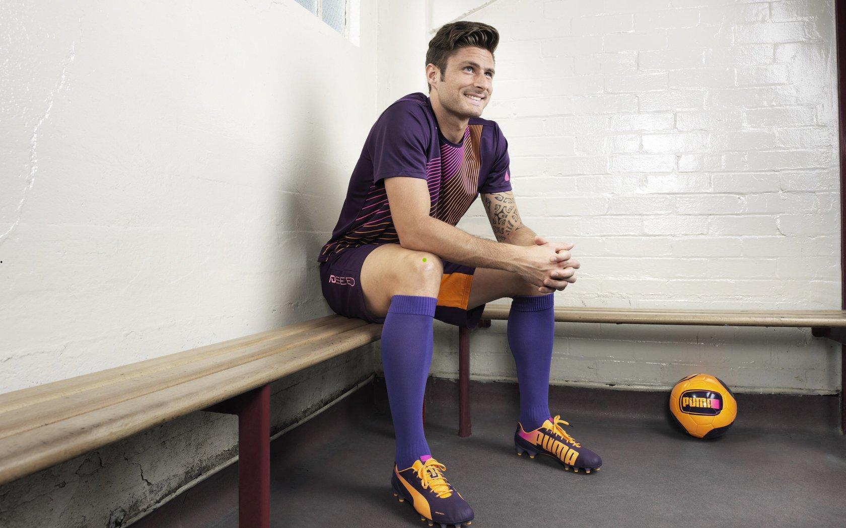 EDG再度力克MAD，小组榜首希望持续闪耀