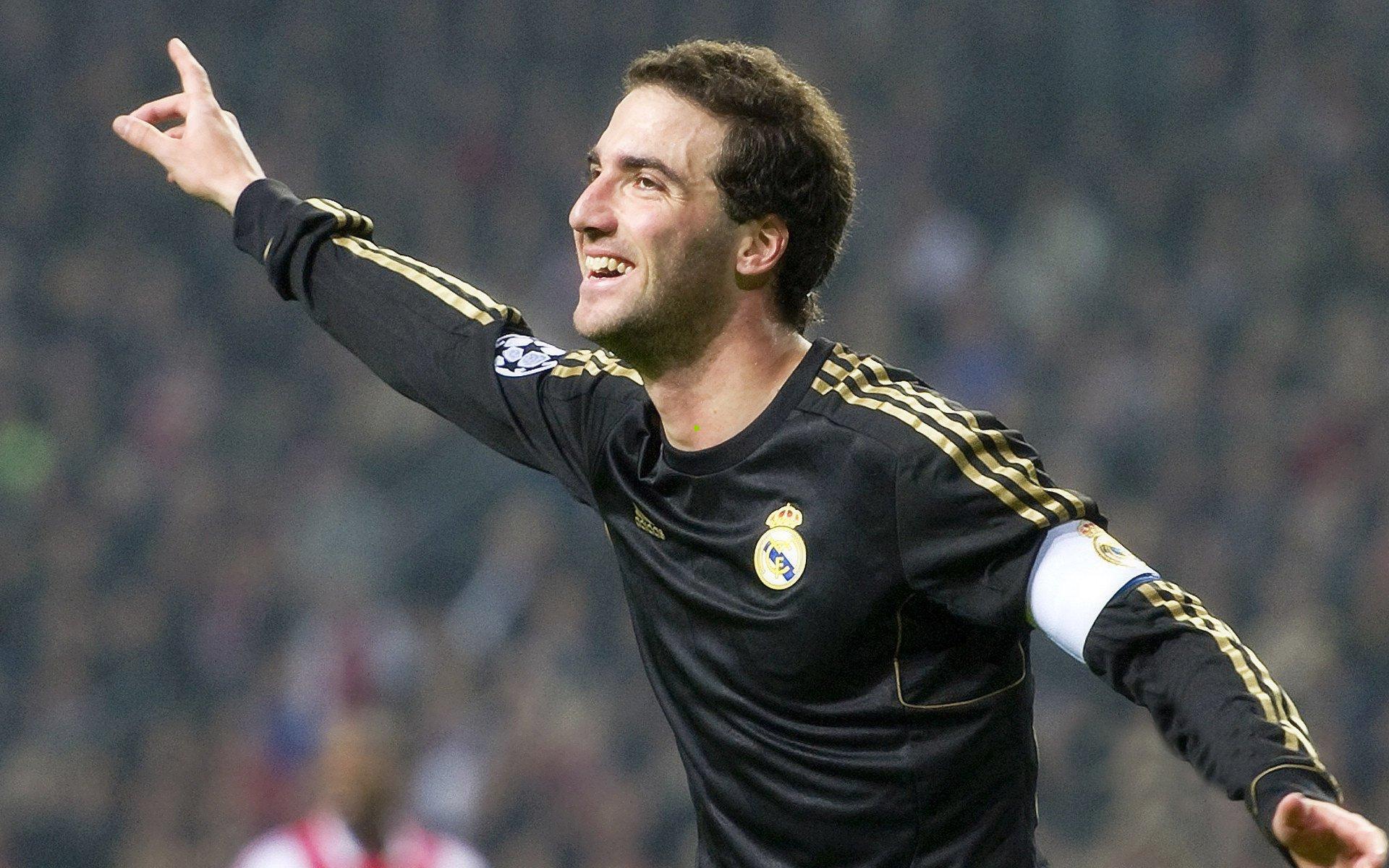 鹈鹕队社媒发布训练图集，抵达湾区后火速投入备战，展现团队拼搏精神