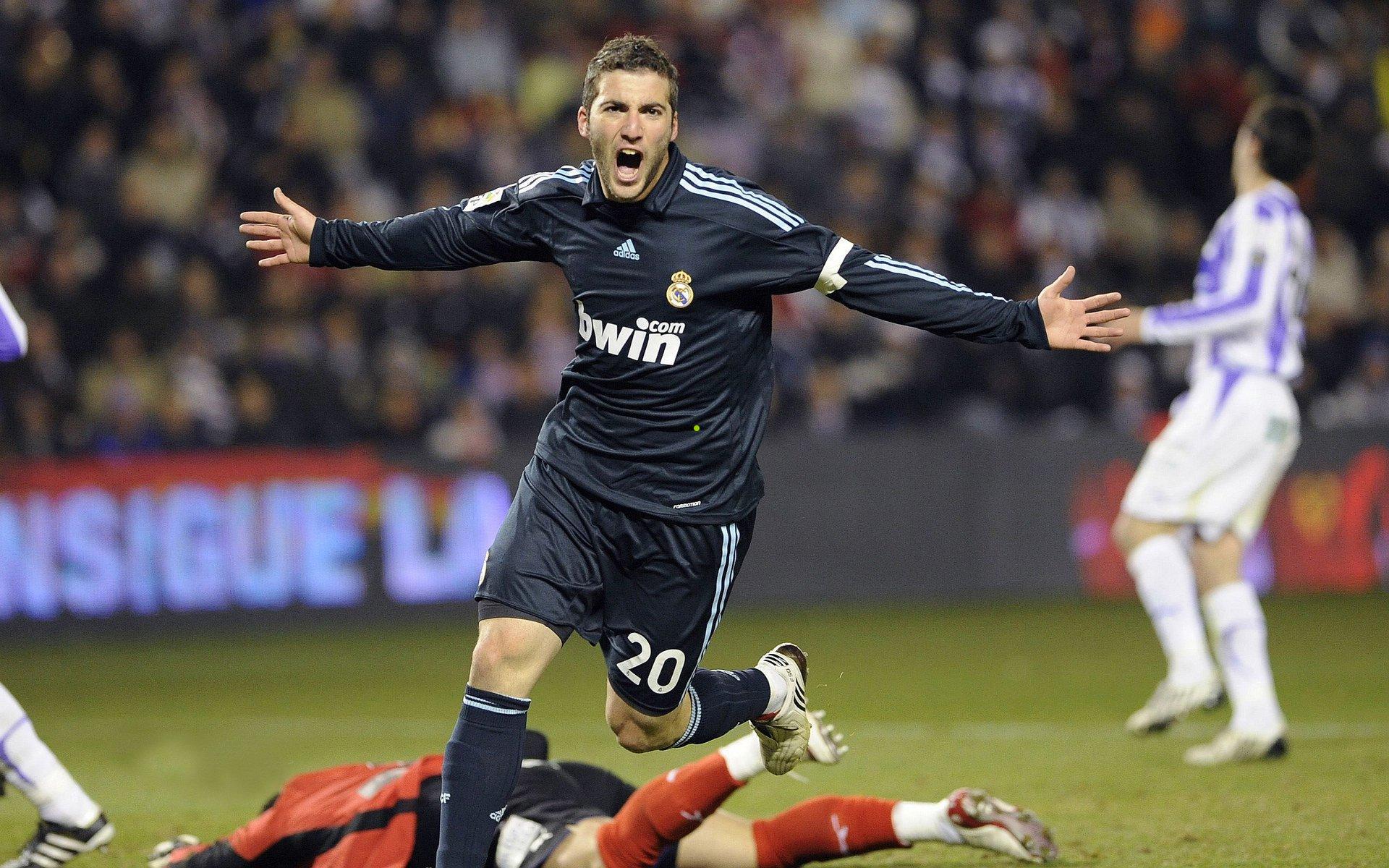 逃离老特拉福德魔咒？霍伊伦、拉什福德、安东尼欧冠征程揭秘，那不勒斯与皇家贝蒂斯成复活舞台